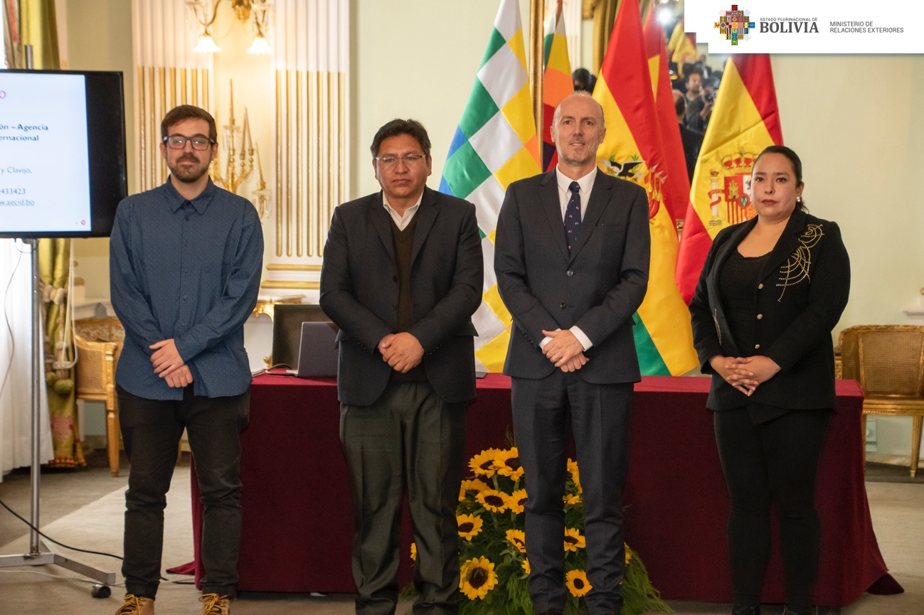 Bolivia y España presentan el Buscador de becas para estudios en España