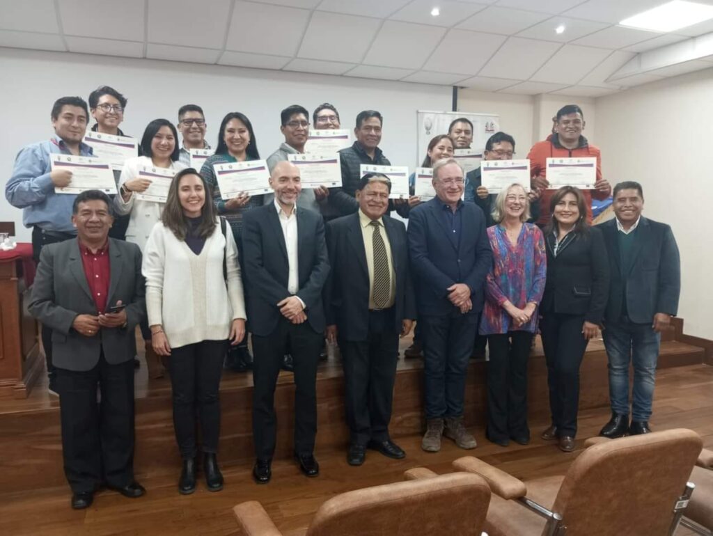 Clausura del primer Diplomado en Gestión para la Sostenibilidad de Servicios de Agua Potable y Saneamiento